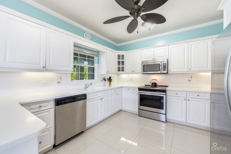 LONGFELLOW CIRCLE 18, BREAKERS FAMILY HOME - Image 9