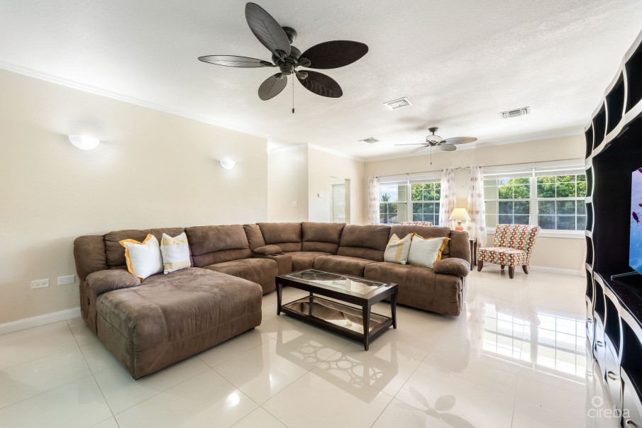 LONGFELLOW CIRCLE 18, BREAKERS FAMILY HOME - Image 3