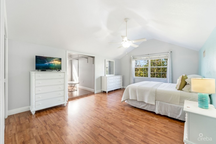LONGFELLOW CIRCLE 18, BREAKERS FAMILY HOME - Image 20