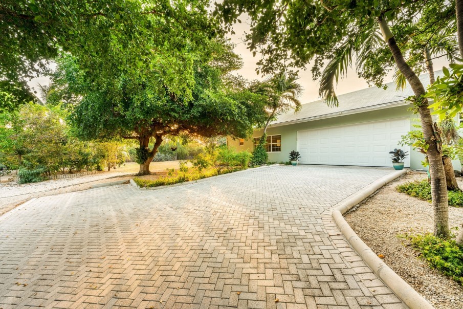 LONGFELLOW CIRCLE 18, BREAKERS FAMILY HOME - Image 31