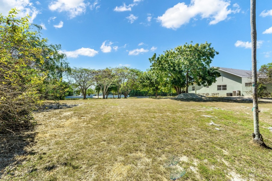 LONGFELLOW CIRCLE 18, BREAKERS FAMILY HOME - Image 37
