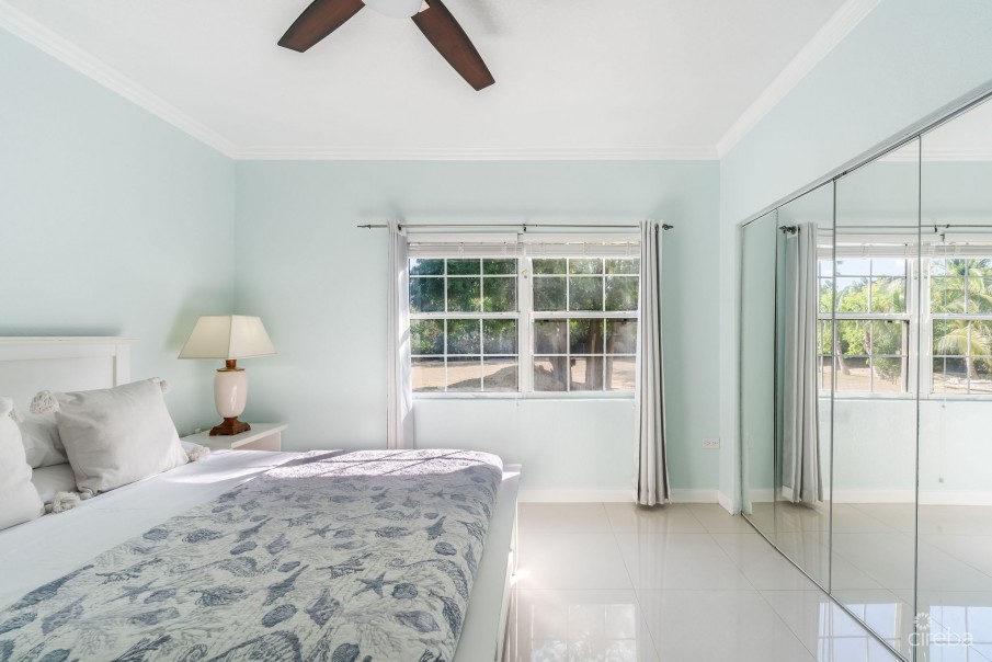 LONGFELLOW CIRCLE 18, BREAKERS FAMILY HOME - Image 17