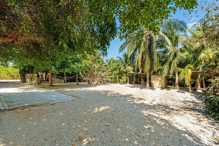 LONGFELLOW CIRCLE 18, BREAKERS FAMILY HOME - Image 33