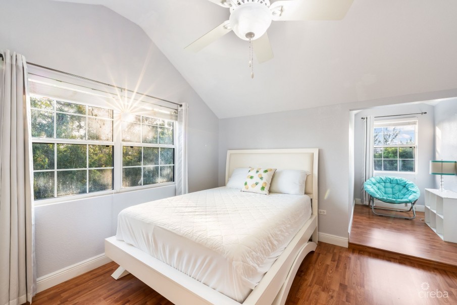 LONGFELLOW CIRCLE 18, BREAKERS FAMILY HOME - Image 23