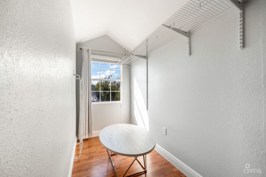 LONGFELLOW CIRCLE 18, BREAKERS FAMILY HOME - Image 22