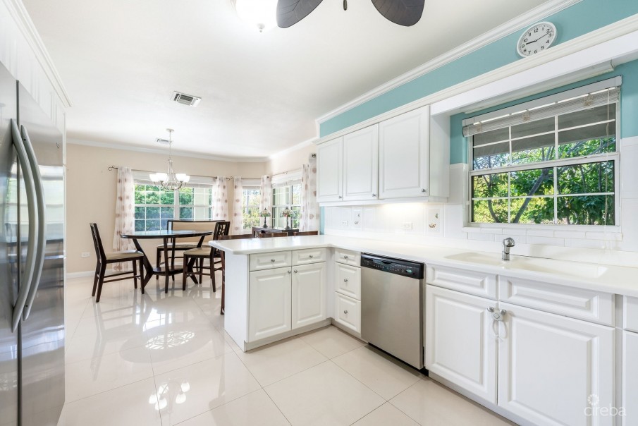 LONGFELLOW CIRCLE 18, BREAKERS FAMILY HOME - Image 10