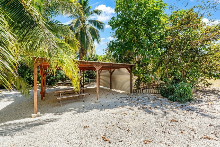 LONGFELLOW CIRCLE 18, BREAKERS FAMILY HOME - Image 32