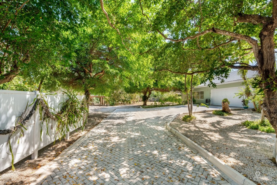 LONGFELLOW CIRCLE 18, BREAKERS FAMILY HOME - Image 30