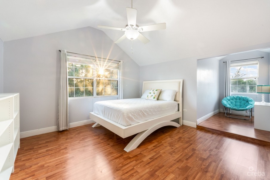 LONGFELLOW CIRCLE 18, BREAKERS FAMILY HOME - Image 24