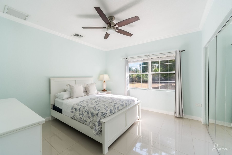 LONGFELLOW CIRCLE 18, BREAKERS FAMILY HOME - Image 16