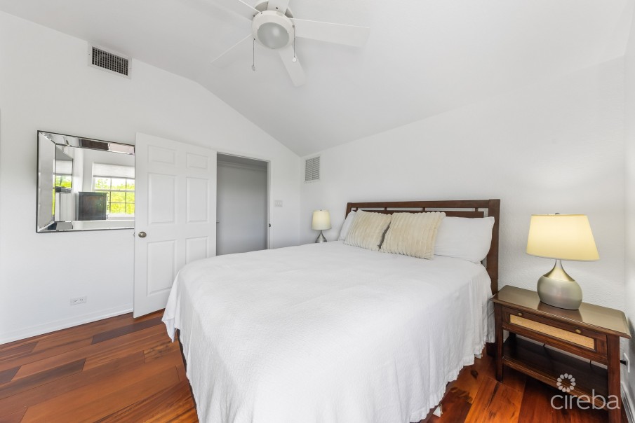 MAHOGANY LANE 5, WEST BAY APARTMENT - Image 6