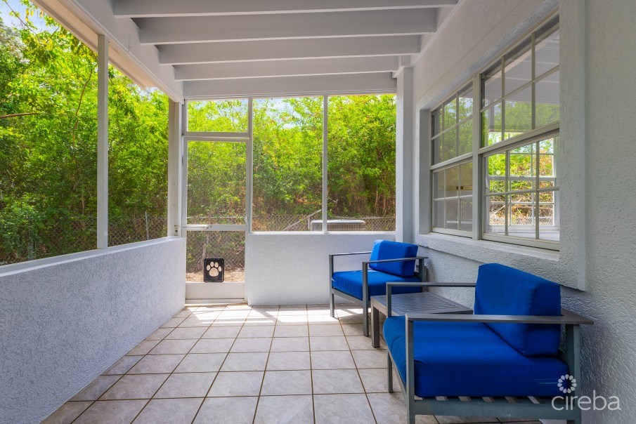 MAHOGANY LANE 5, WEST BAY APARTMENT - Image 9
