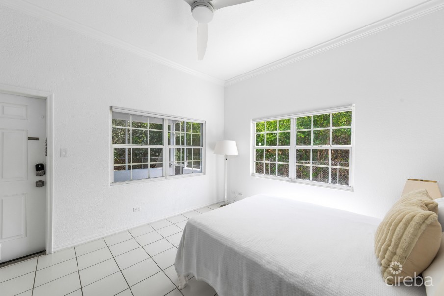 MAHOGANY LANE 5, WEST BAY APARTMENT - Image 4