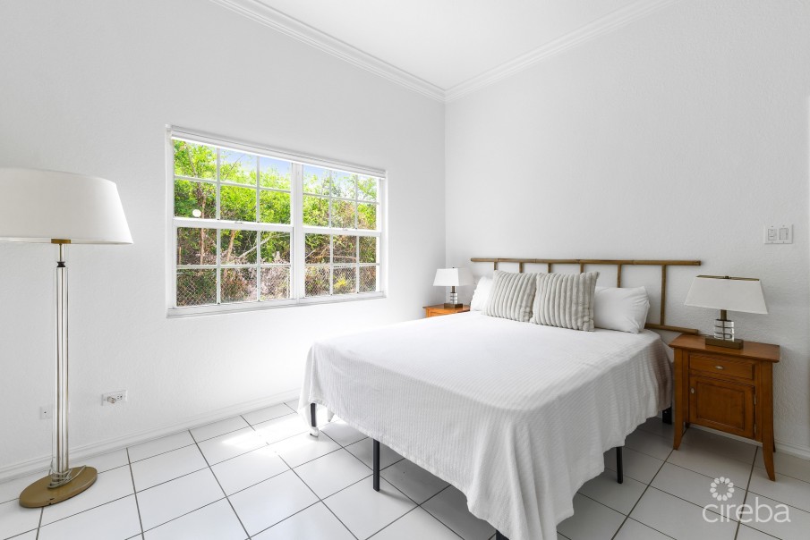 MAHOGANY LANE 5, WEST BAY APARTMENT - Image 3