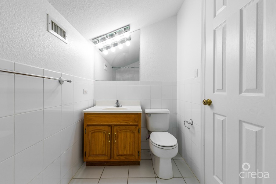 MAHOGANY LANE 5, WEST BAY APARTMENT - Image 8