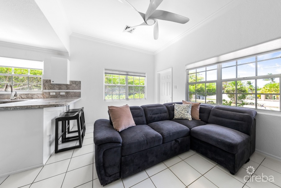 MAHOGANY LANE 5, WEST BAY APARTMENT - Image 1
