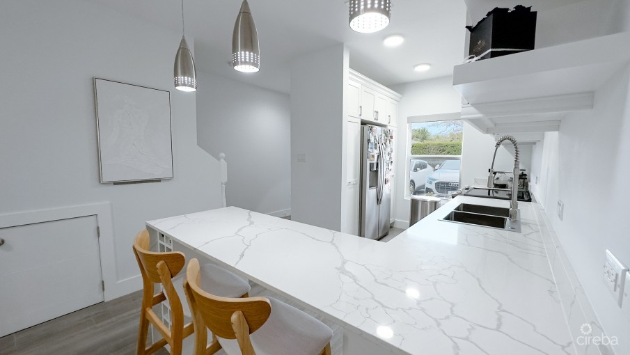 MANGO VILLAS TOWNHOME - WEST BAY - Image 4