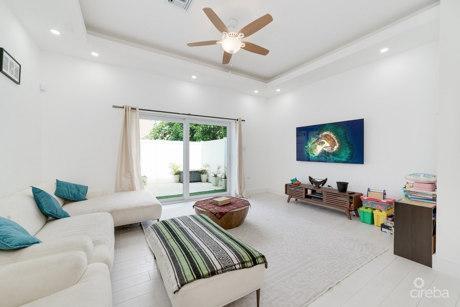 MANTRAS 2 BEDROOM TOWNHOME SOUTH SOUND - Image 1
