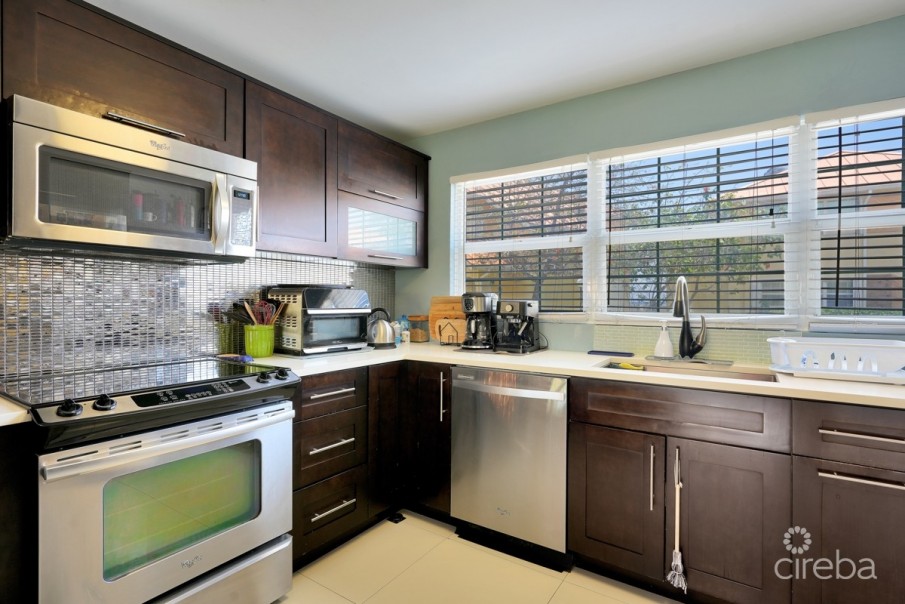 OCEAN CLUB 2 BED 2.5 BATH MODERN TOWN HOUSE - Image 5