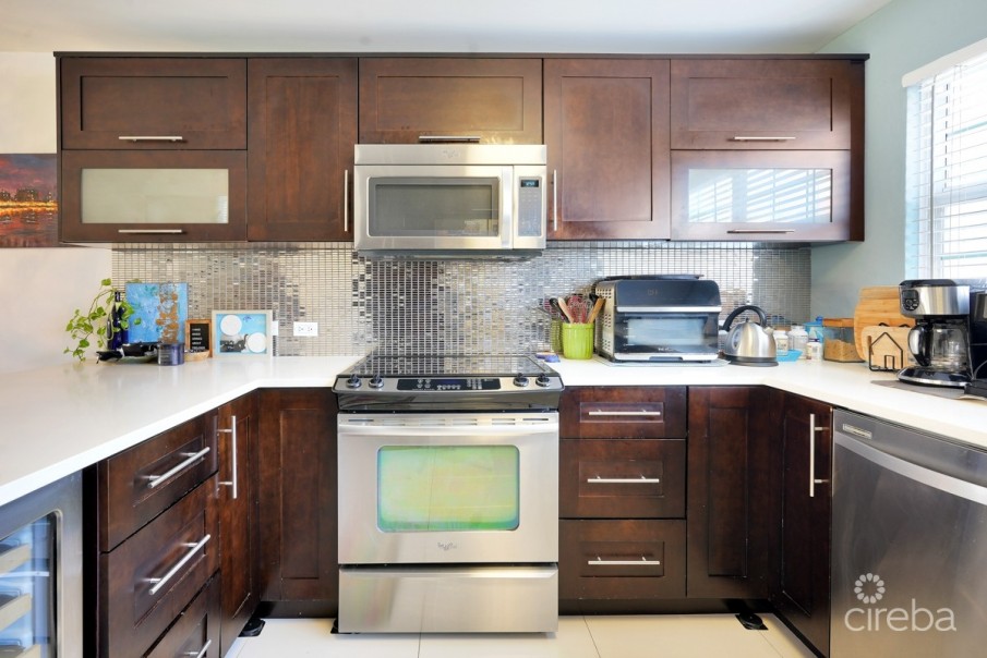 OCEAN CLUB 2 BED 2.5 BATH MODERN TOWN HOUSE - Image 9