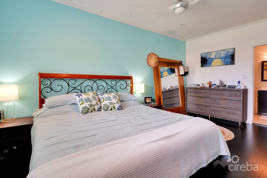 OCEAN CLUB 2 BED 2.5 BATH MODERN TOWN HOUSE - Image 7