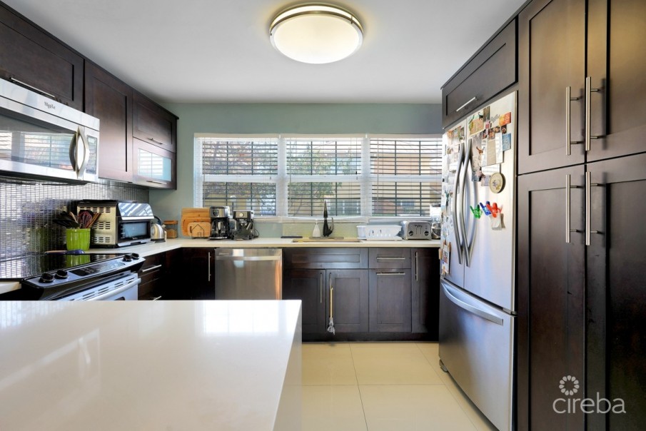 OCEAN CLUB 2 BED 2.5 BATH MODERN TOWN HOUSE - Image 17