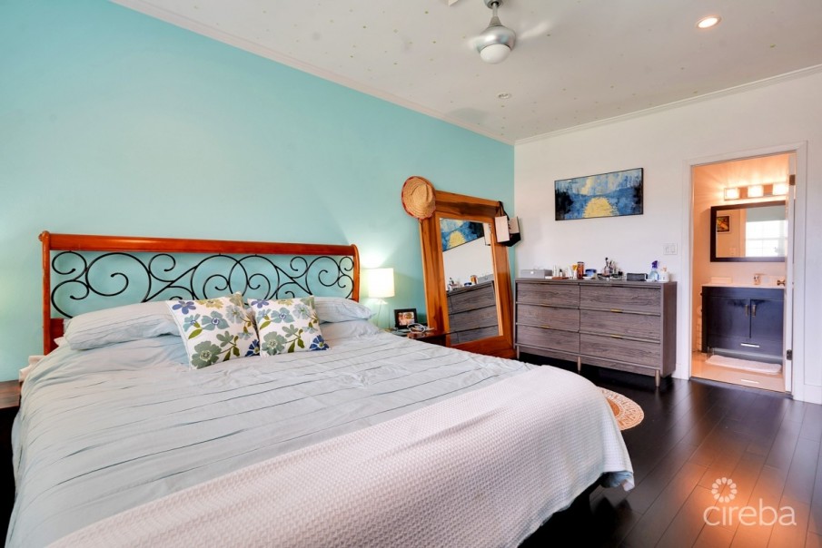 OCEAN CLUB 2 BED 2.5 BATH MODERN TOWN HOUSE - Image 13