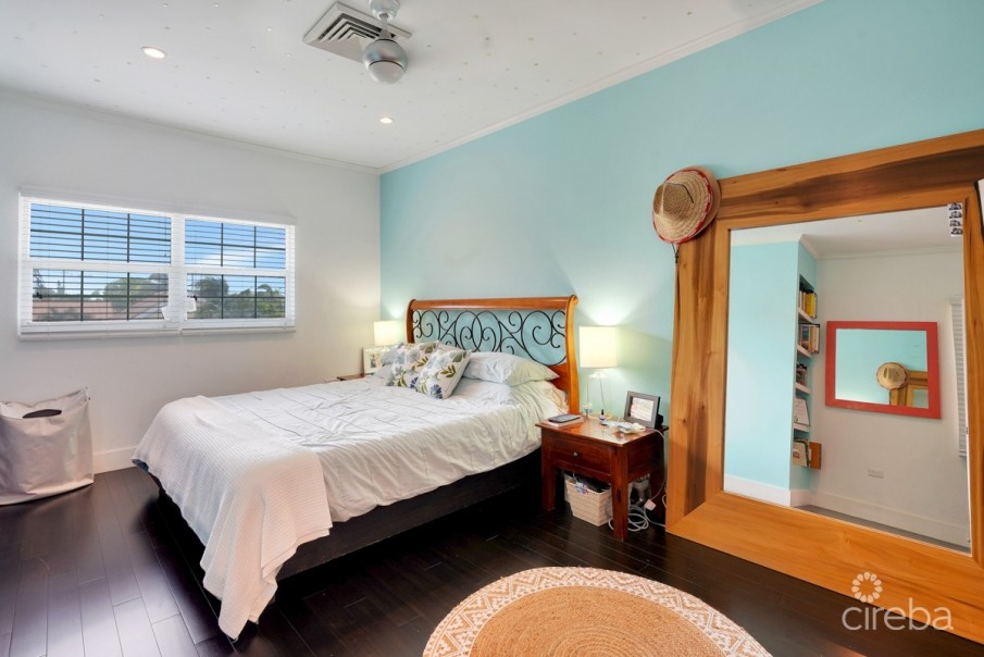 OCEAN CLUB 2 BED 2.5 BATH MODERN TOWN HOUSE - Image 4
