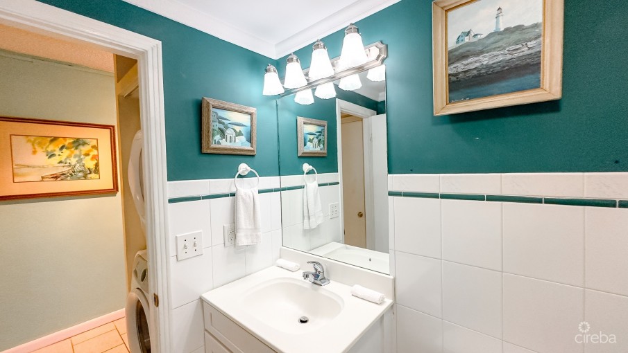 MOON BAY OCEANFRONT CONDO - Image 15