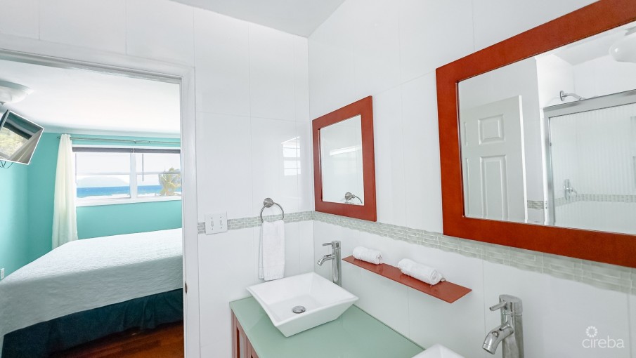 MOON BAY OCEANFRONT CONDO - Image 7