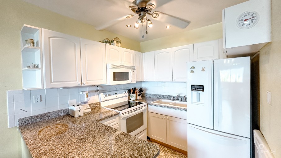 MOON BAY OCEANFRONT CONDO - Image 14