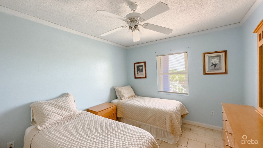 MOON BAY OCEANFRONT CONDO - Image 10