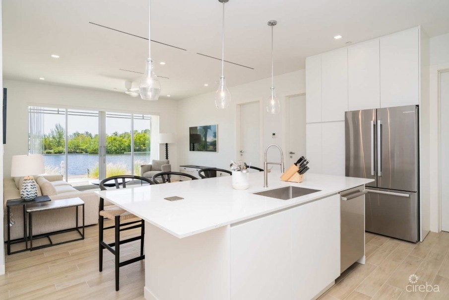 ONE CANAL POINT 512 WITH 30FT BOAT DOCK - Image 4