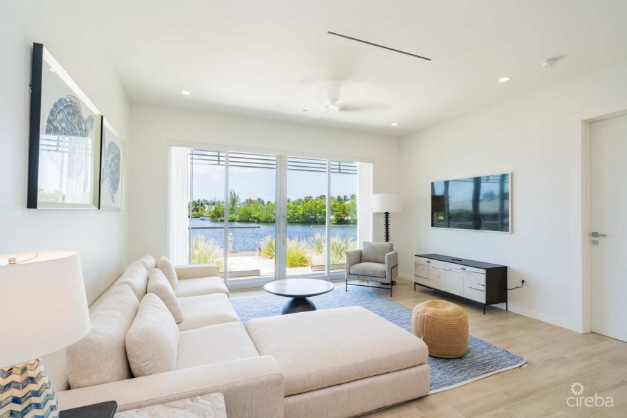 ONE CANAL POINT 512 WITH 30FT BOAT DOCK - Image 3
