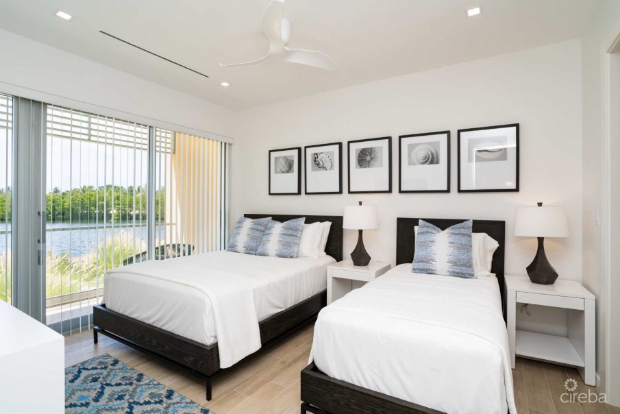 ONE CANAL POINT 512 WITH 30FT BOAT DOCK - Image 11