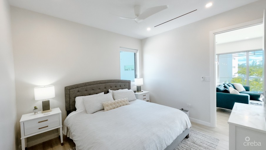 ONE CANAL POINT - SEVEN MILE BEACH - Image 3