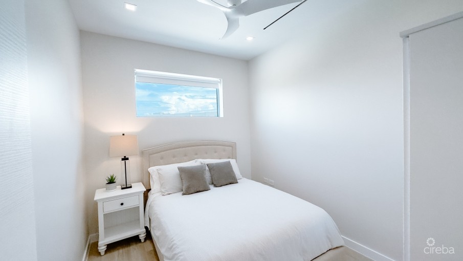ONE CANAL POINT - SEVEN MILE BEACH - Image 4
