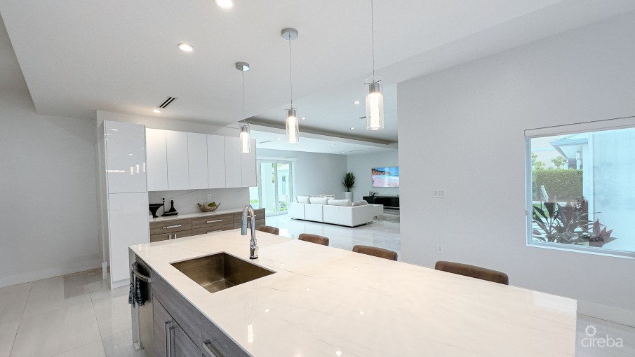 PATRICKS ISLAND EXECUTIVE HOME - Image 6