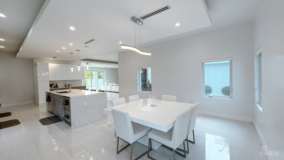 PATRICKS ISLAND EXECUTIVE HOME - Image 3