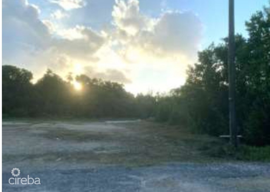 PERFECT DEVELOPMENT LOT WITH PLANNING APPROVED PLANS - Image 4