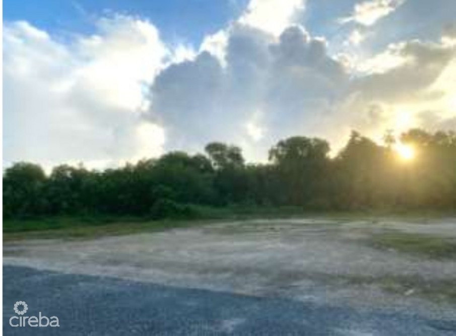 PERFECT DEVELOPMENT LOT WITH PLANNING APPROVED PLANS - Image 3