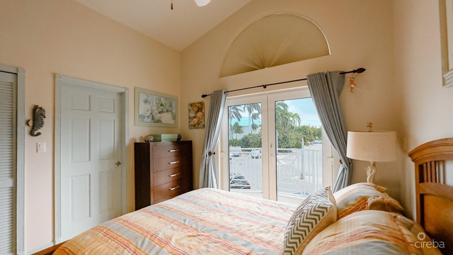 RALEIGH HARBOUR  PENTHOUSE WITH  DOCK - Image 13