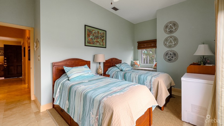 RALEIGH HARBOUR  PENTHOUSE WITH  DOCK - Image 16