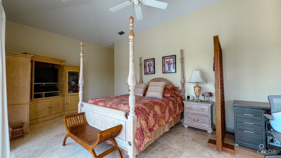 RALEIGH HARBOUR  PENTHOUSE WITH  DOCK - Image 11