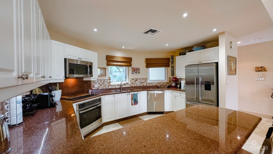 RALEIGH HARBOUR  PENTHOUSE WITH  DOCK - Image 7