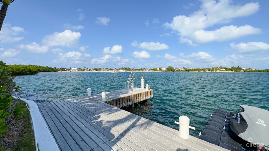 RALEIGH HARBOUR  PENTHOUSE WITH  DOCK - Image 26