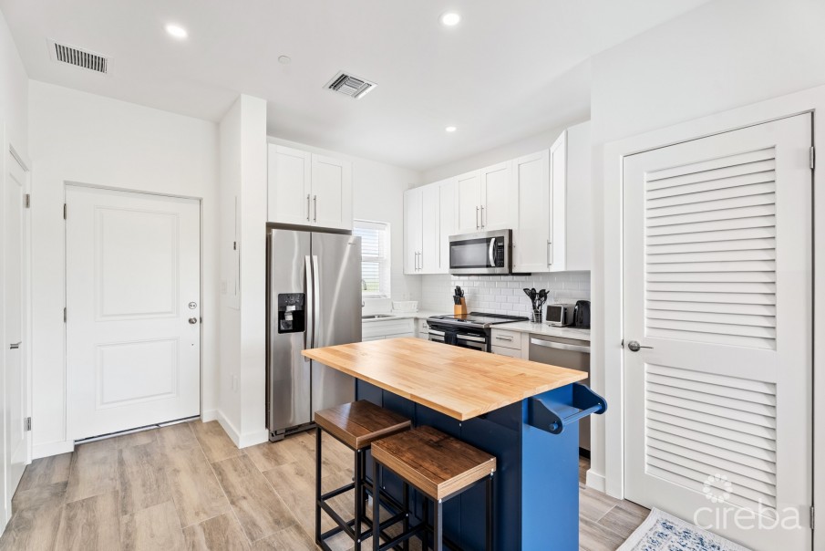 RENOVATED 19 NORTH 2 BED 2 BATH - Image 2