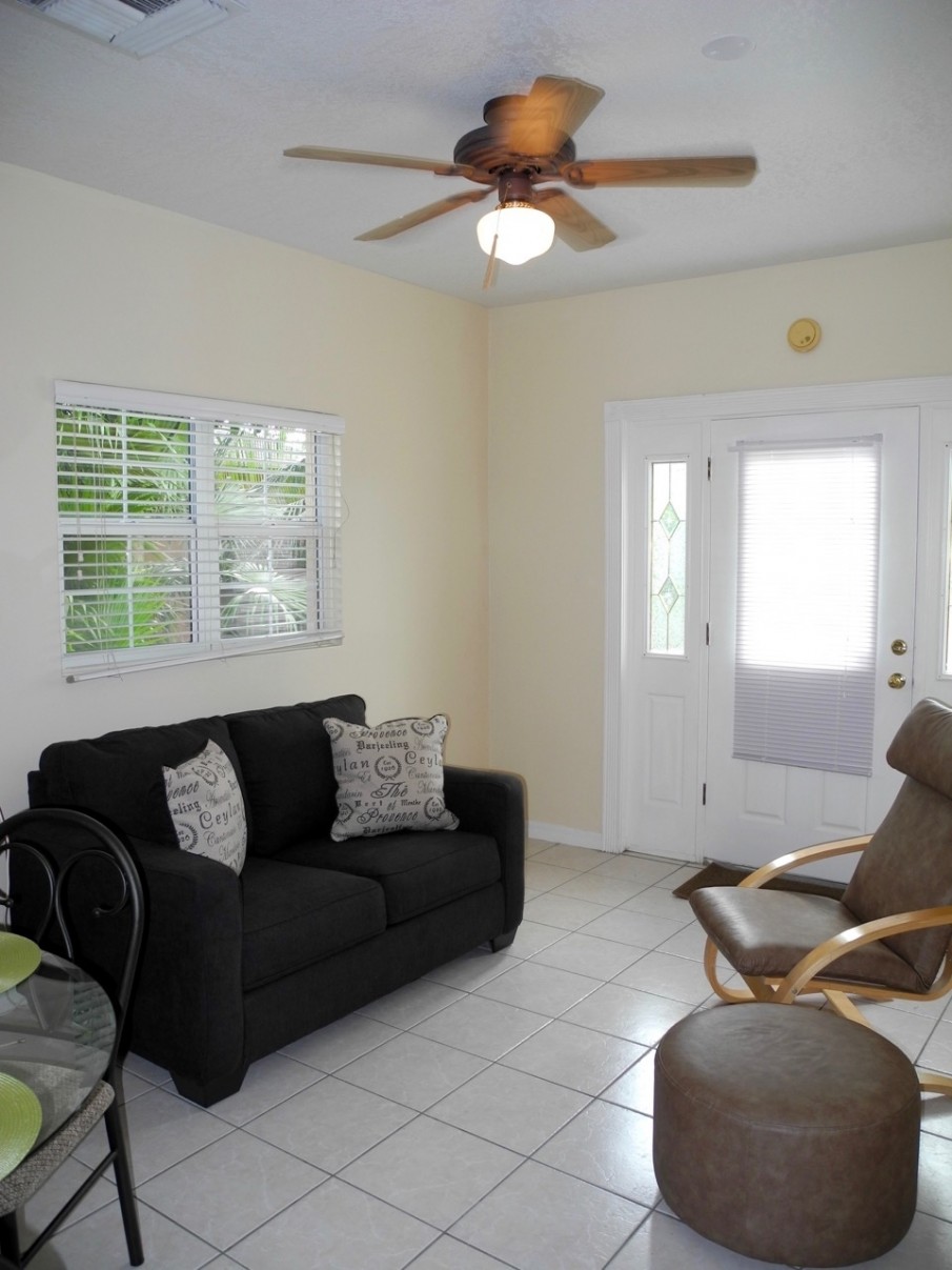 Savannah 1 bedroom 1 bath Home - Image 9