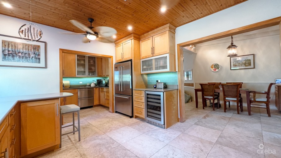 SAVANNAH HOME ON 0.73 ACRE WITH APARTMENT & POOL - Image 6