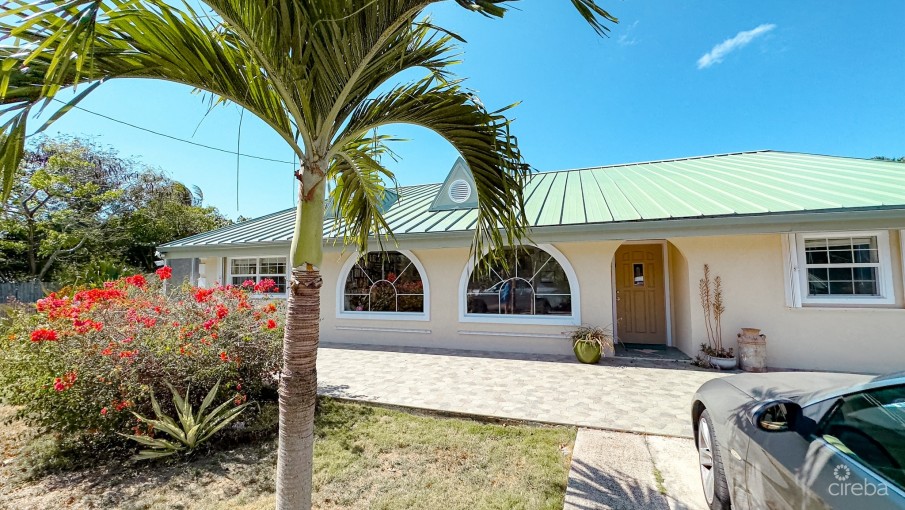SAVANNAH HOME ON 0.73 ACRE WITH APARTMENT & POOL - Image 1